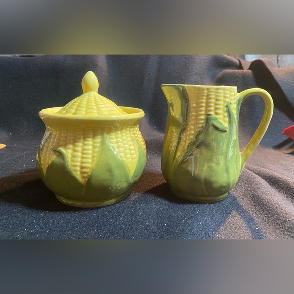 SHAWNEE POTTERY CORN KING SUGAR BOWL WITH LID & CREAMER - Picture 2 of 5